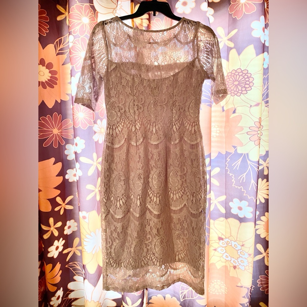 Gorgeous and elegant lace bridal-esque dress—perfect for shower or reception! - Picture 2 of 5